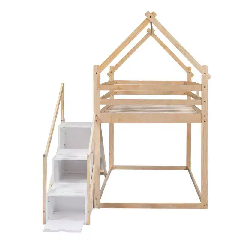 Letto a castello a casetta bianco con scivolo e scaletta, due posti letto