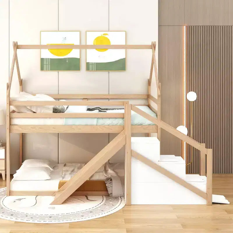 Letto a castello a casetta bianco con scivolo e scaletta, due posti letto