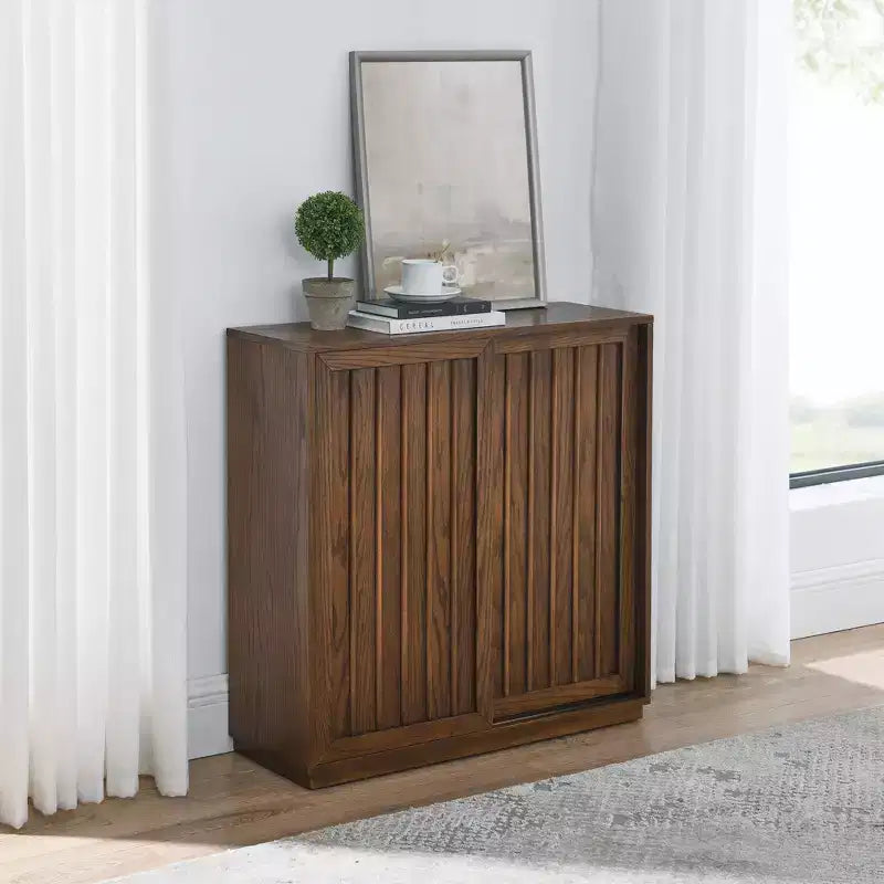Credenza in noce naturale con 2 ante scorrevoli – Stile vintage