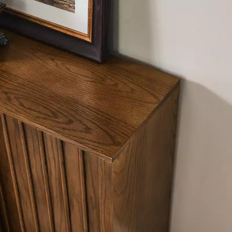 Credenza in noce naturale con 2 ante scorrevoli – Stile vintage