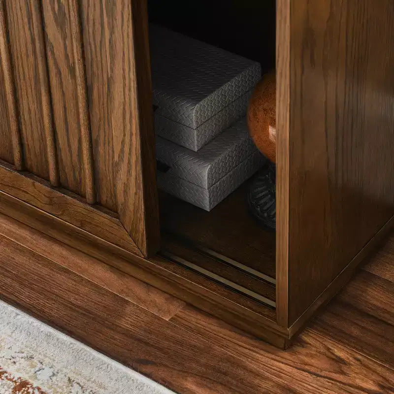Credenza in noce naturale con 2 ante scorrevoli – Stile vintage