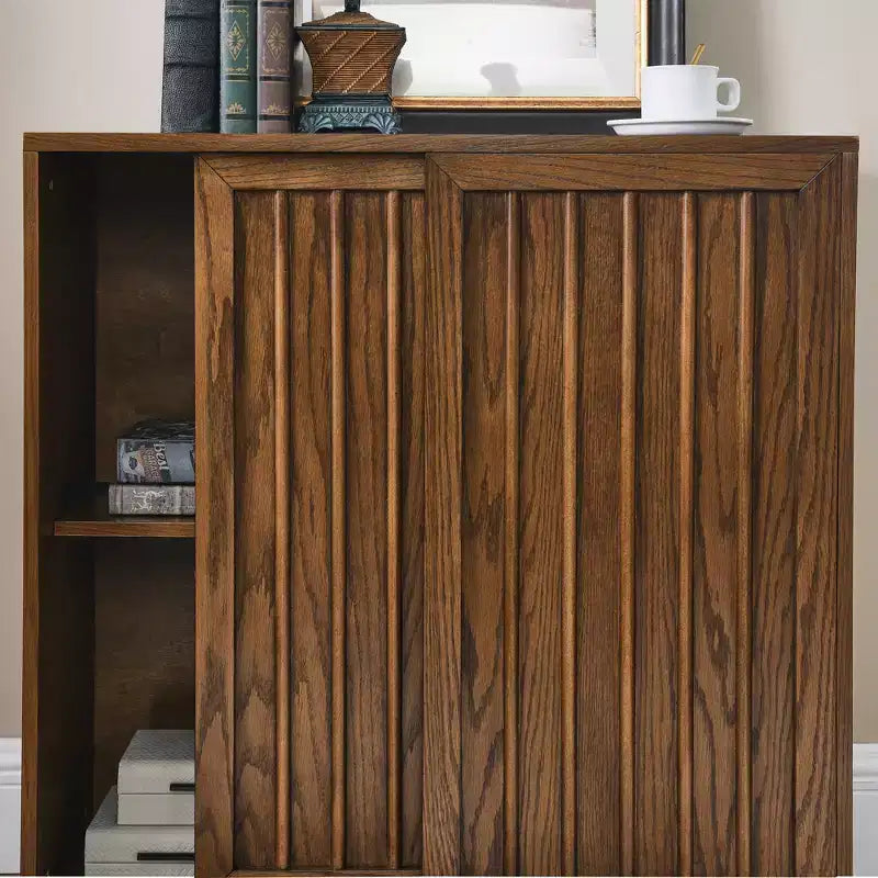 Credenza in noce naturale con 2 ante scorrevoli – Stile vintage