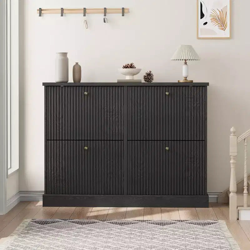 Scarpiera con sportelli a ribalta Nero / Naturale / Noce – 4 scomparti, ripiani regolabili, per 2-4 utilizzatori