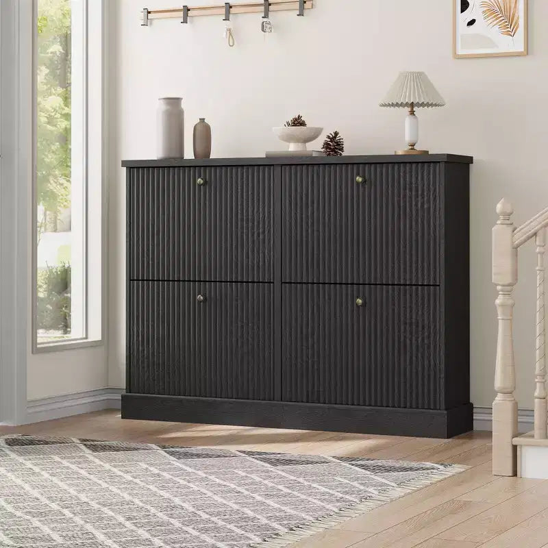 Scarpiera con sportelli a ribalta Nero / Naturale / Noce – 4 scomparti, ripiani regolabili, per 2-4 utilizzatori