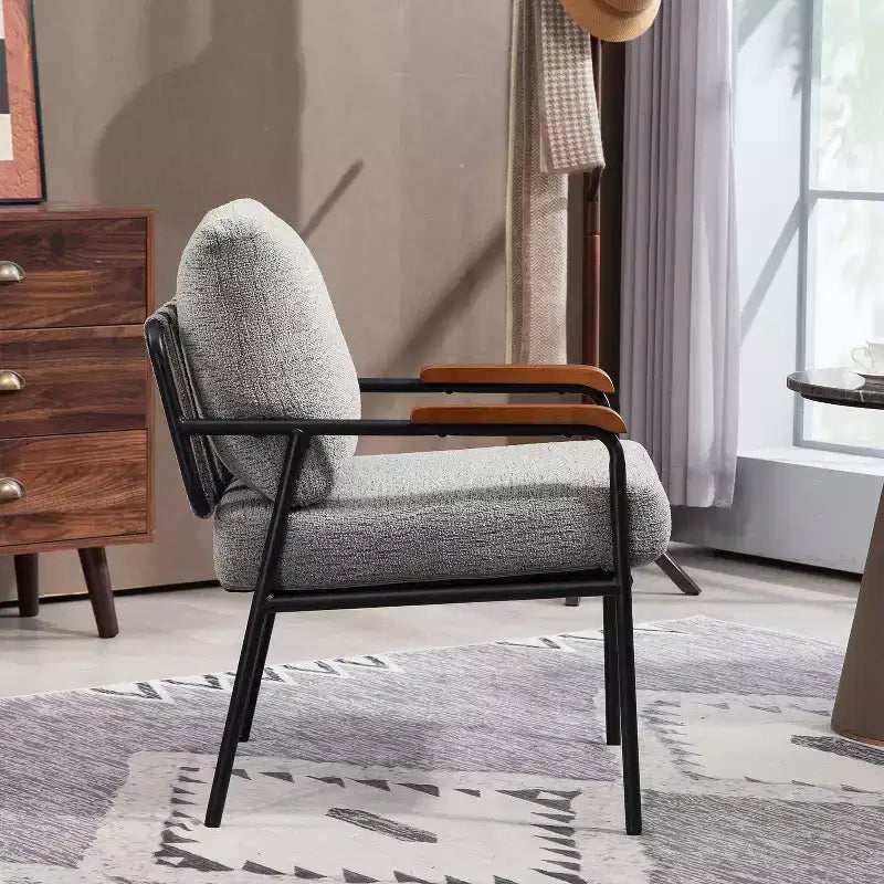 Poltrona moderna beige/grigia, braccioli in legno, telaio in metallo, 1 posto
