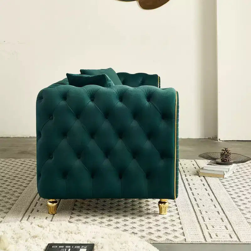 Divano Chesterfield trapuntato in velluto beige/verde, a 3 posti con gambe con finiture dorate
